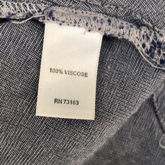 Spense blue shirt with silver colored buttons with tapered sides. Size XL. - Picture 8 of 8